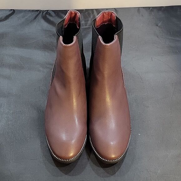 BRAND NEW UNILODY LINE STUDDED PULL SLIP-ON WOMEN"S BOOT - Picture 2 of 13